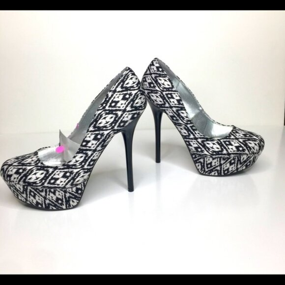 Qupid Black & White Ikat Pattern Platform Stiletto Heel Shoes Size 7 - Picture 1 of 10